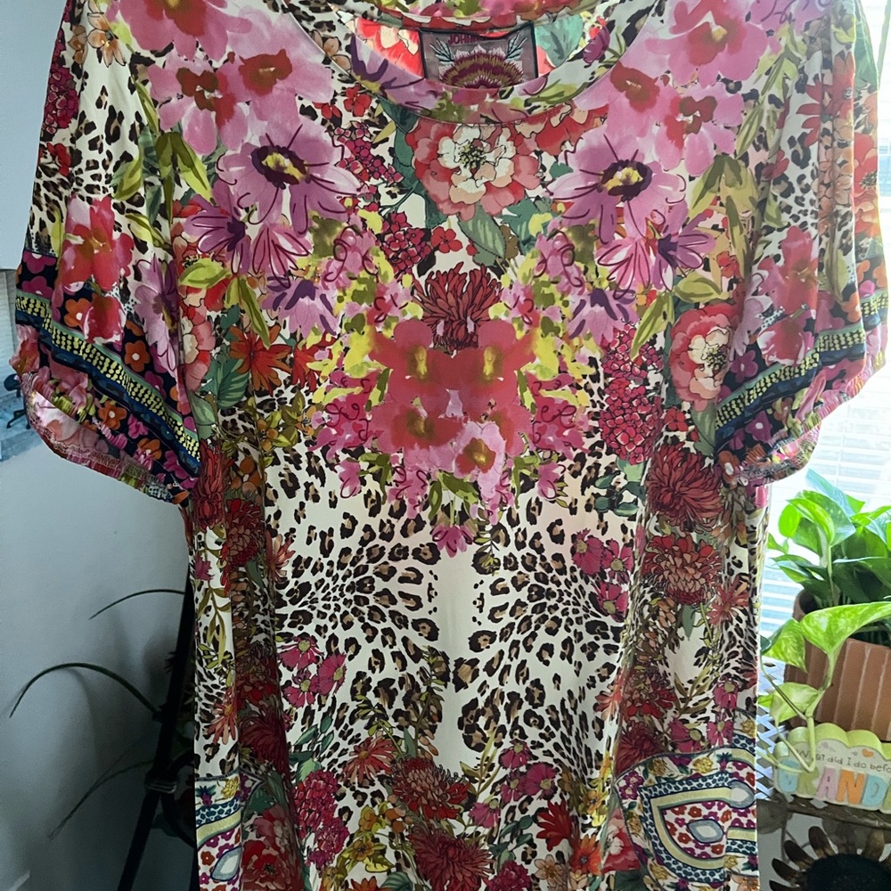 JOHNNY WAS PRE-LOVED AUTHENTIC ‘WILD GARDEN’ PUFF SLEEVES, CREW-NECK SOFT SHIRT - Picture 9 of 17